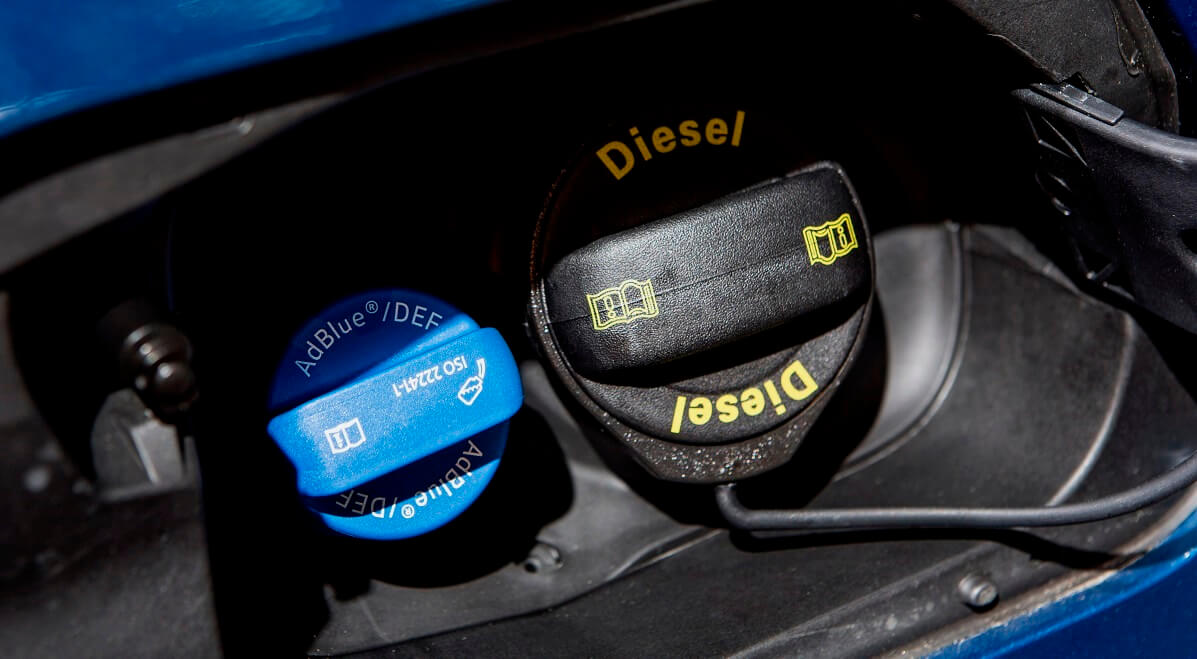 AdBlue- en dieselvuldop van een moderne diesel